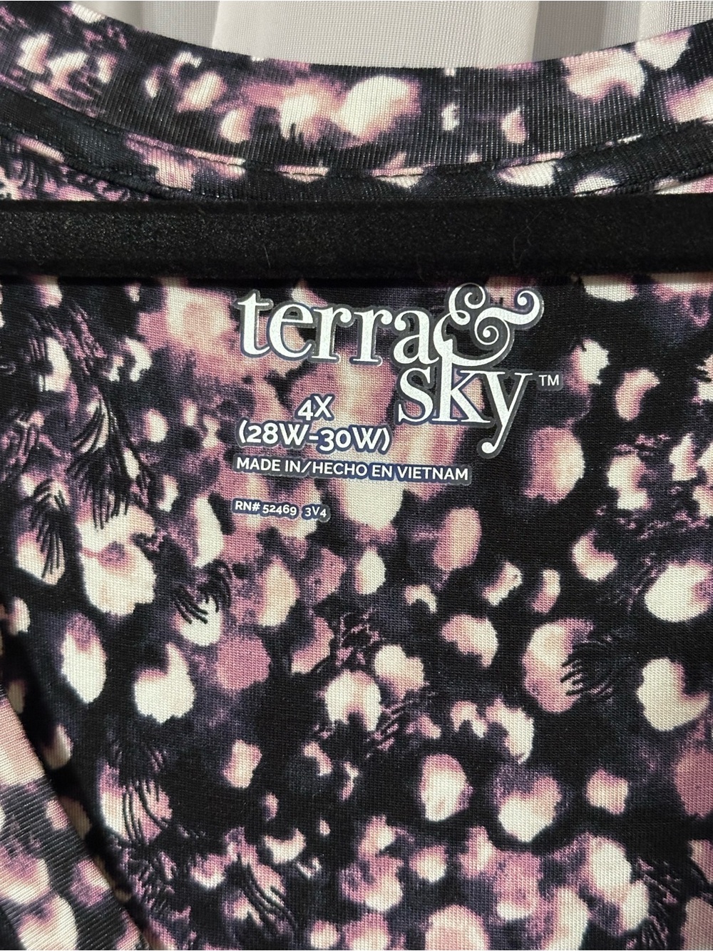 Terra & Sky Black Pink Abstract Print Soft Stretchy V-Neck Top Size 4X - Picture 9 of 9